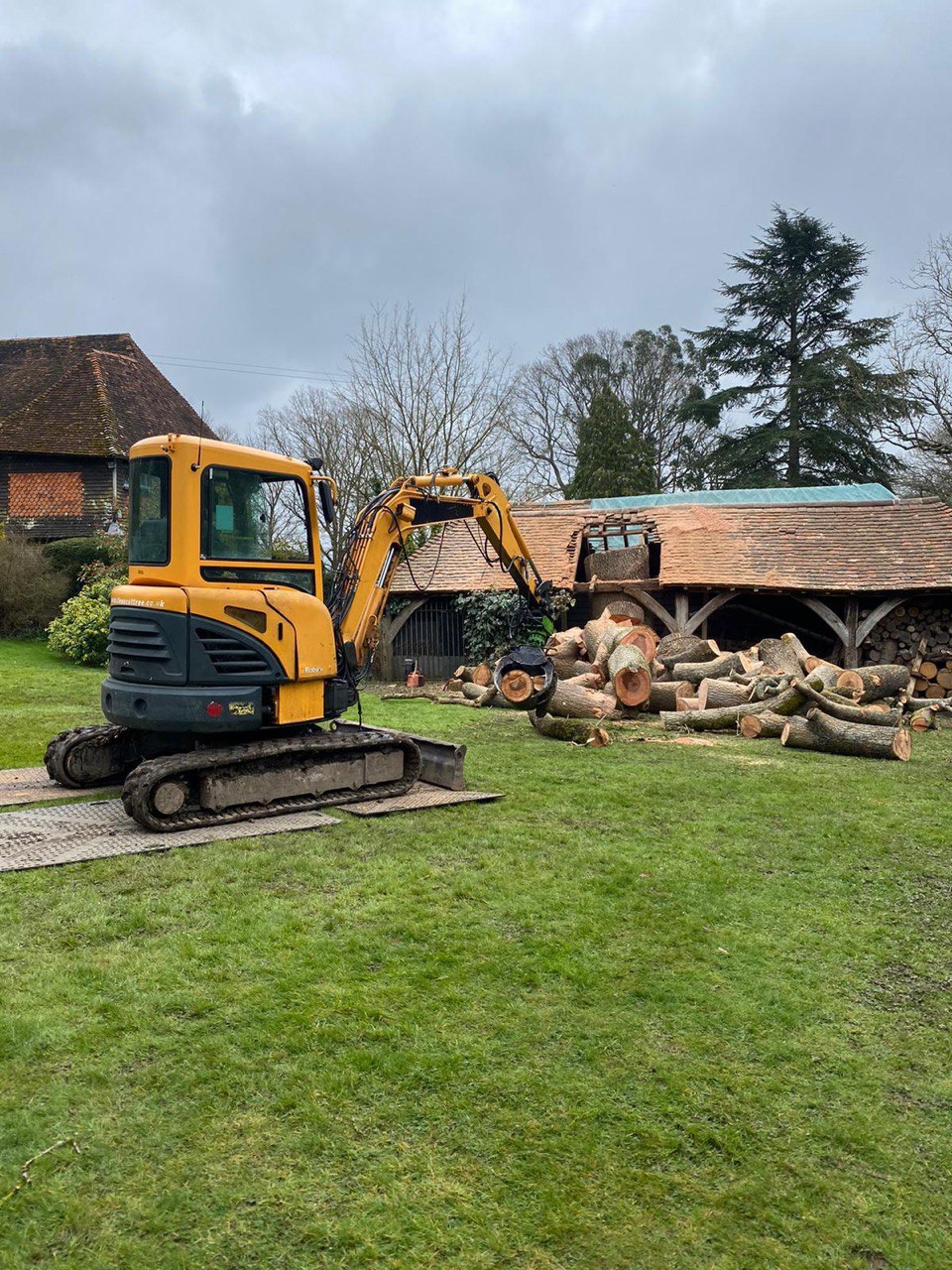 This is a photo of tree felling being carried out in Paddock Wood. All works are being undertaken by PW Tree Surgeons